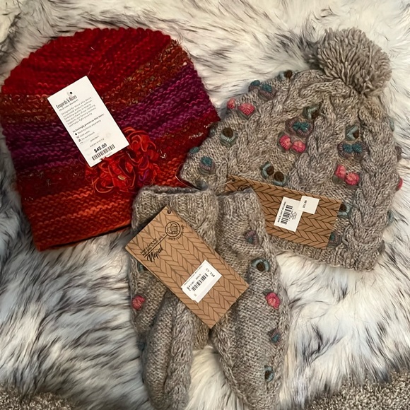100% Wool Handmade artisan hats and mittens - Picture 1 of 1